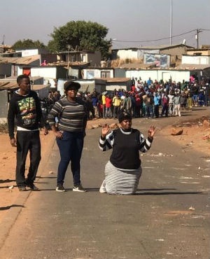 Warring Mamelodi communities meet to end violence